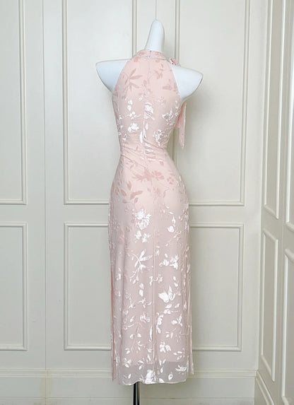 Elegantes rosa schlankes Neckholder-Jacquard-Abendkleid mit Schlitz P4077
