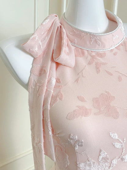 Elegantes rosa schlankes Neckholder-Jacquard-Abendkleid mit Schlitz P4077