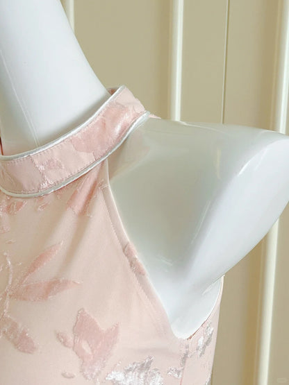 Elegantes rosa schlankes Neckholder-Jacquard-Abendkleid mit Schlitz P4077