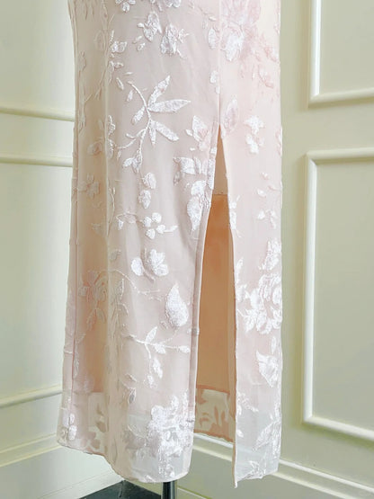 Elegantes rosa schlankes Neckholder-Jacquard-Abendkleid mit Schlitz P4077