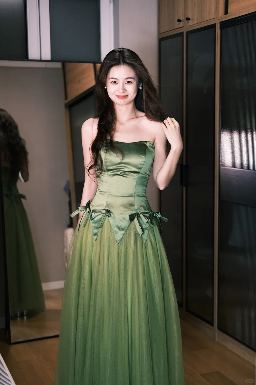 Elegantes Matcha-grünes trägerloses A-Linien-Abendkleid aus Satin-Tüll-Patchwork P4771