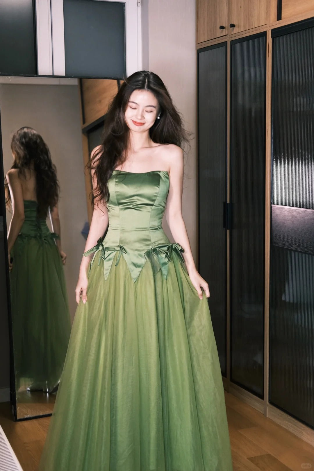 Elegantes Matcha-grünes trägerloses A-Linien-Abendkleid aus Satin-Tüll-Patchwork P4771