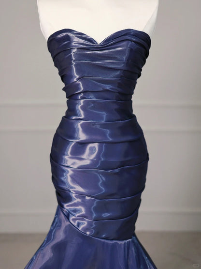 Elegantes trägerloses Meerjungfrauen-Abendkleid aus marineblauem, plissiertem Satin, langes Ballkleid P4078