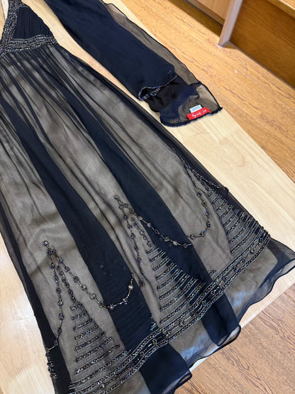 Elegantes schwarzes Spaghettiträger-Ballkleid mit V-Ausschnitt, Perlen und Tüll, Abendkleid P4782