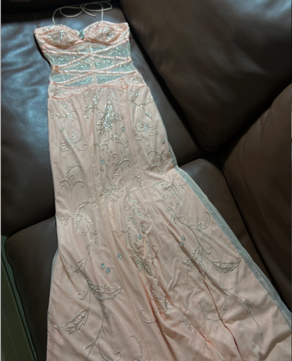 Süßes rosafarbenes Neckholder-Meerjungfrauen-Abendkleid mit Perlen und transparentem Tüll P4786
