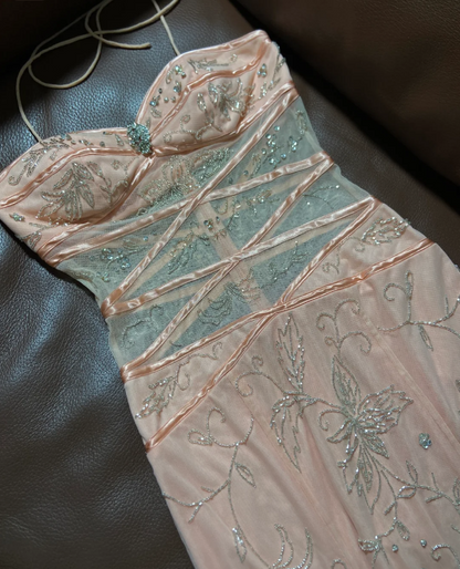 Süßes rosafarbenes Neckholder-Meerjungfrauen-Abendkleid mit Perlen und transparentem Tüll P4786