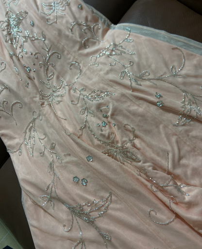Süßes rosafarbenes Neckholder-Meerjungfrauen-Abendkleid mit Perlen und transparentem Tüll P4786