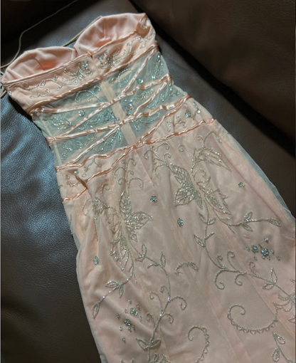 Süßes rosafarbenes Neckholder-Meerjungfrauen-Abendkleid mit Perlen und transparentem Tüll P4786