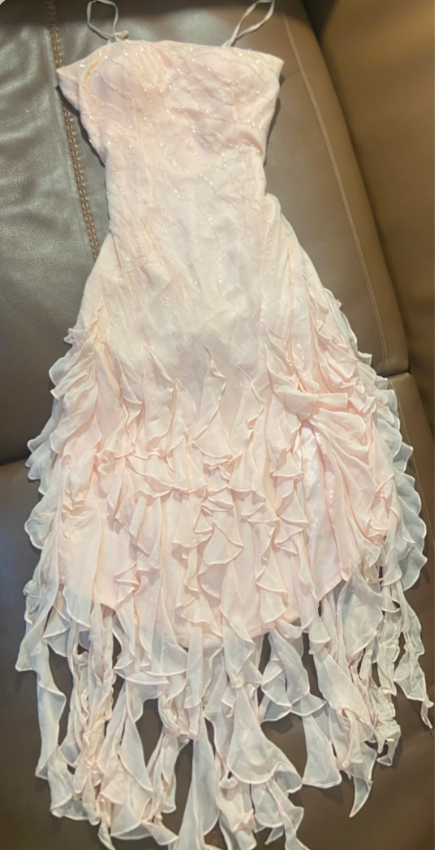 Wunderschönes pinkes, asymmetrisches langes Ballkleid aus Chiffon mit Spaghettiträgern und Perlenbesatz als Geburtstagsgeschenk P4787