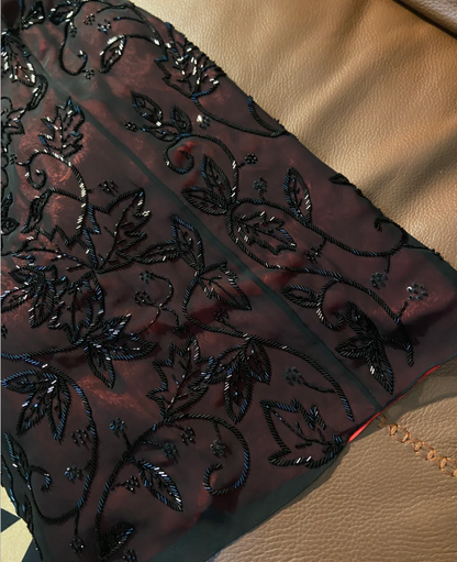 Vintage burgunderrotes Neckholder-Kleid, schmal geschnitten, mit schwarzen Perlen und Blattmuster, aus Tüll, langes Ballkleid, Abendkleid P4789