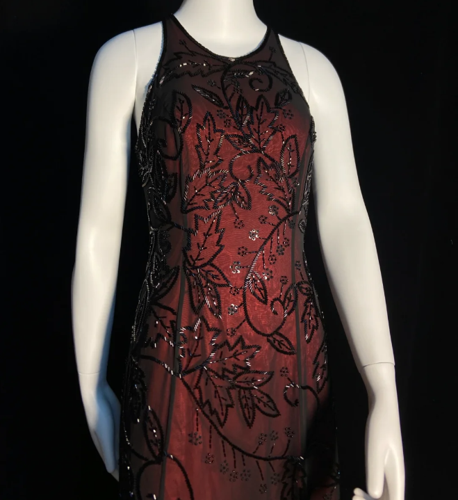 Vintage burgunderrotes Neckholder-Kleid, schmal geschnitten, mit schwarzen Perlen und Blattmuster, aus Tüll, langes Ballkleid, Abendkleid P4789