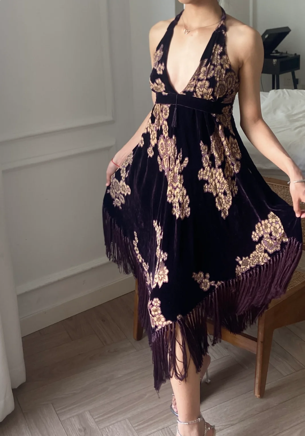 Vintage dunkelviolettes Neckholder-Samt-Abendkleid mit Quasten P4791