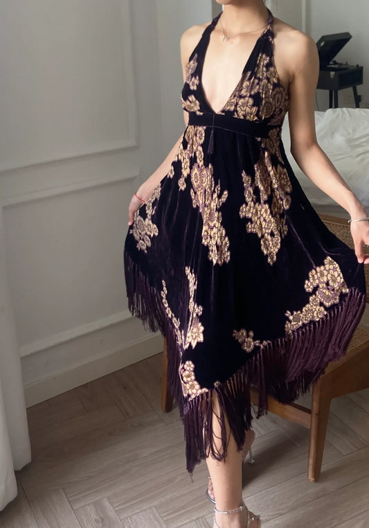 Robe de soirée/de bal vintage en velours violet foncé à col licou et pampilles P4791
