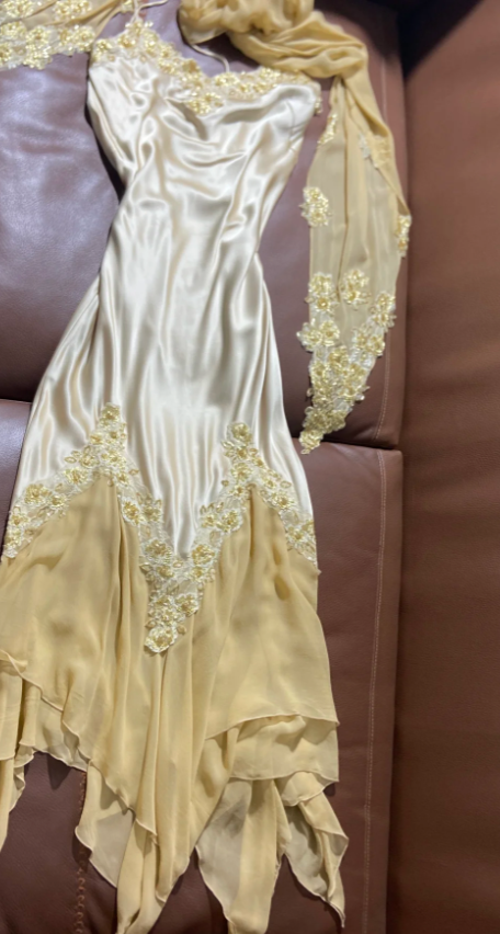 Elegantes, blassgelbes, besticktes, unregelmäßig gerüschtes Satin-Chiffon-Abendkleid/Ballkleid P4797