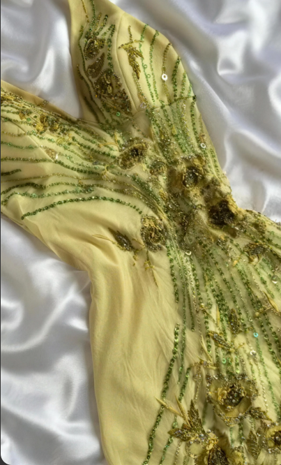 Vintage Gelbes Neckholder 3D Blumen Bestickt Perlenbesetztes Unregelmäßiges Rüschen Chiffon Langes Ballkleid Geburtstagskleid P4799