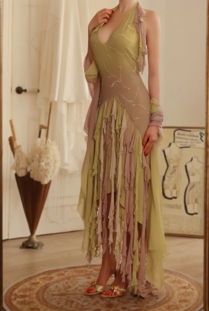 Atemberaubendes langes Ballkleid/Abendkleid aus Chiffon mit Farbverlauf, Neckholder und gestuften Quasten P4809