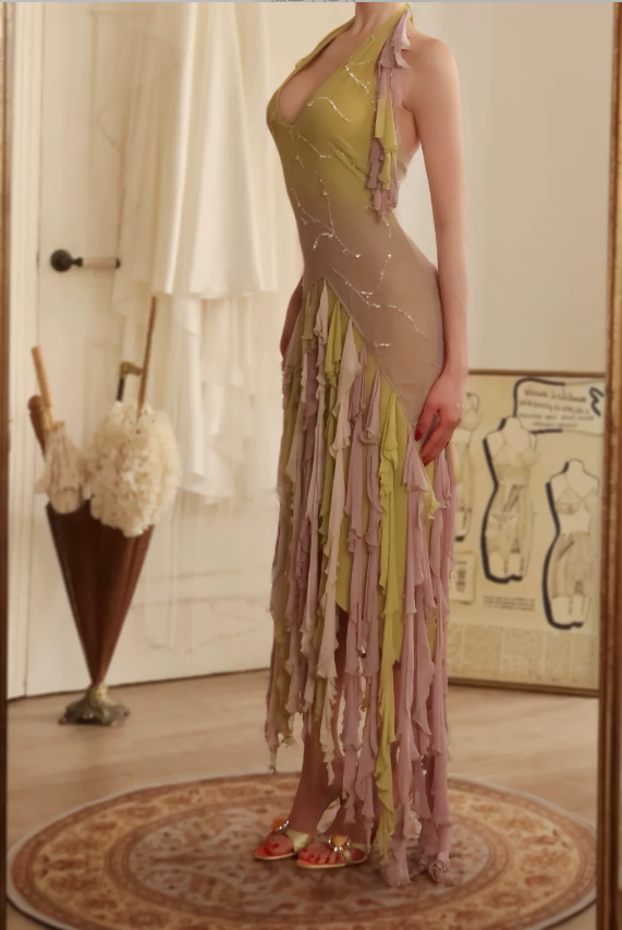 Atemberaubendes langes Ballkleid/Abendkleid aus Chiffon mit Farbverlauf, Neckholder und gestuften Quasten P4809
