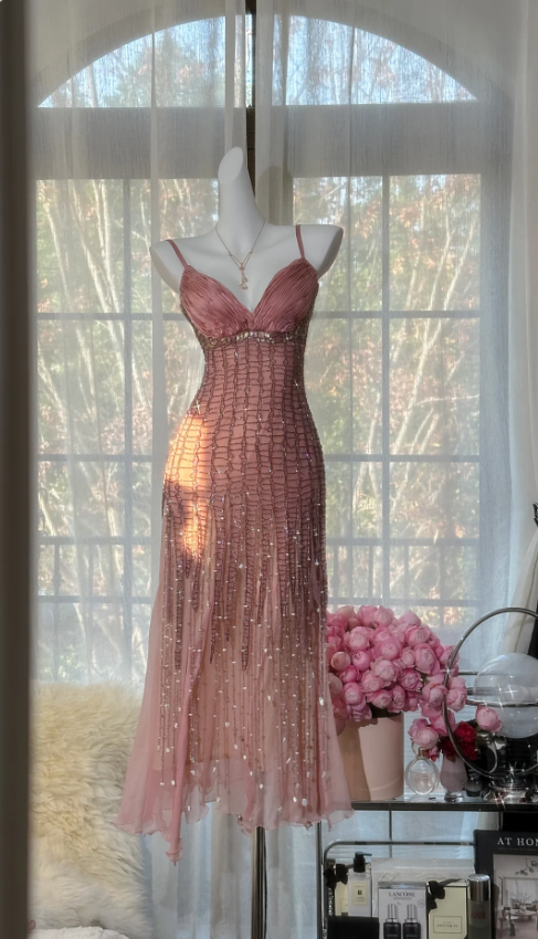 Vintage pinkes langes Ballkleid/Abendkleid mit Spaghettiträgern, durchgehendem Gittermuster und Perlenstickerei aus Chiffon P4820