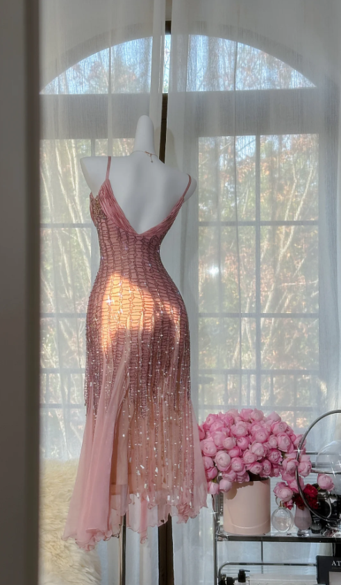 Vintage pinkes langes Ballkleid/Abendkleid mit Spaghettiträgern, durchgehendem Gittermuster und Perlenstickerei aus Chiffon P4820