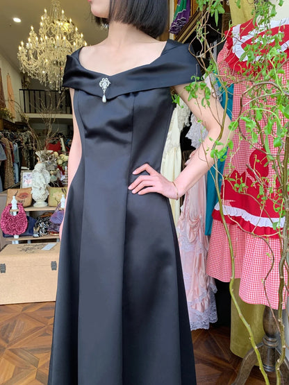 Vintage schwarzes schulterfreies A-Linien-Satin-Ballkleid Abendkleid P4821