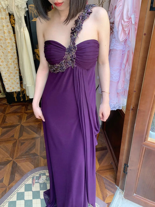 Robe de soirée longue en mousseline plissée violet foncé vintage à une épaule P4822