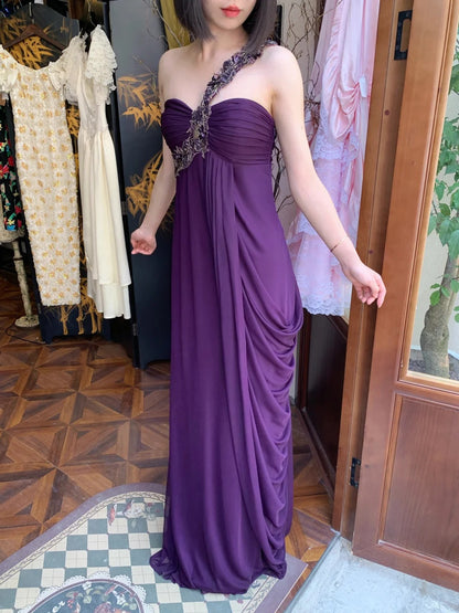 Vintage dunkellila, gerafftes Chiffon-Abendkleid mit einem Schulterträger P4822