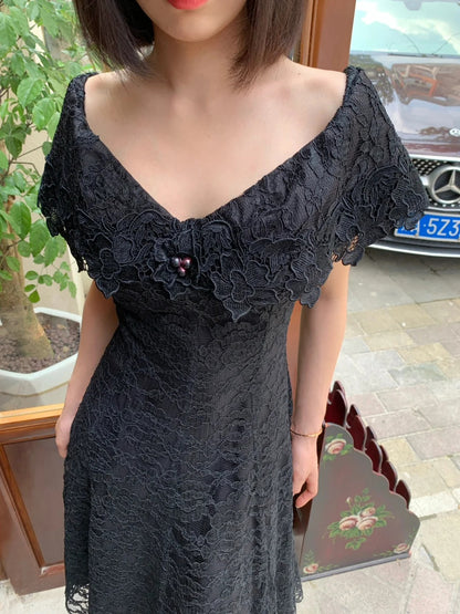 Vintage schwarzes V-Ausschnitt A-Linie Spitzen-Ballkleid Abendkleid P4823
