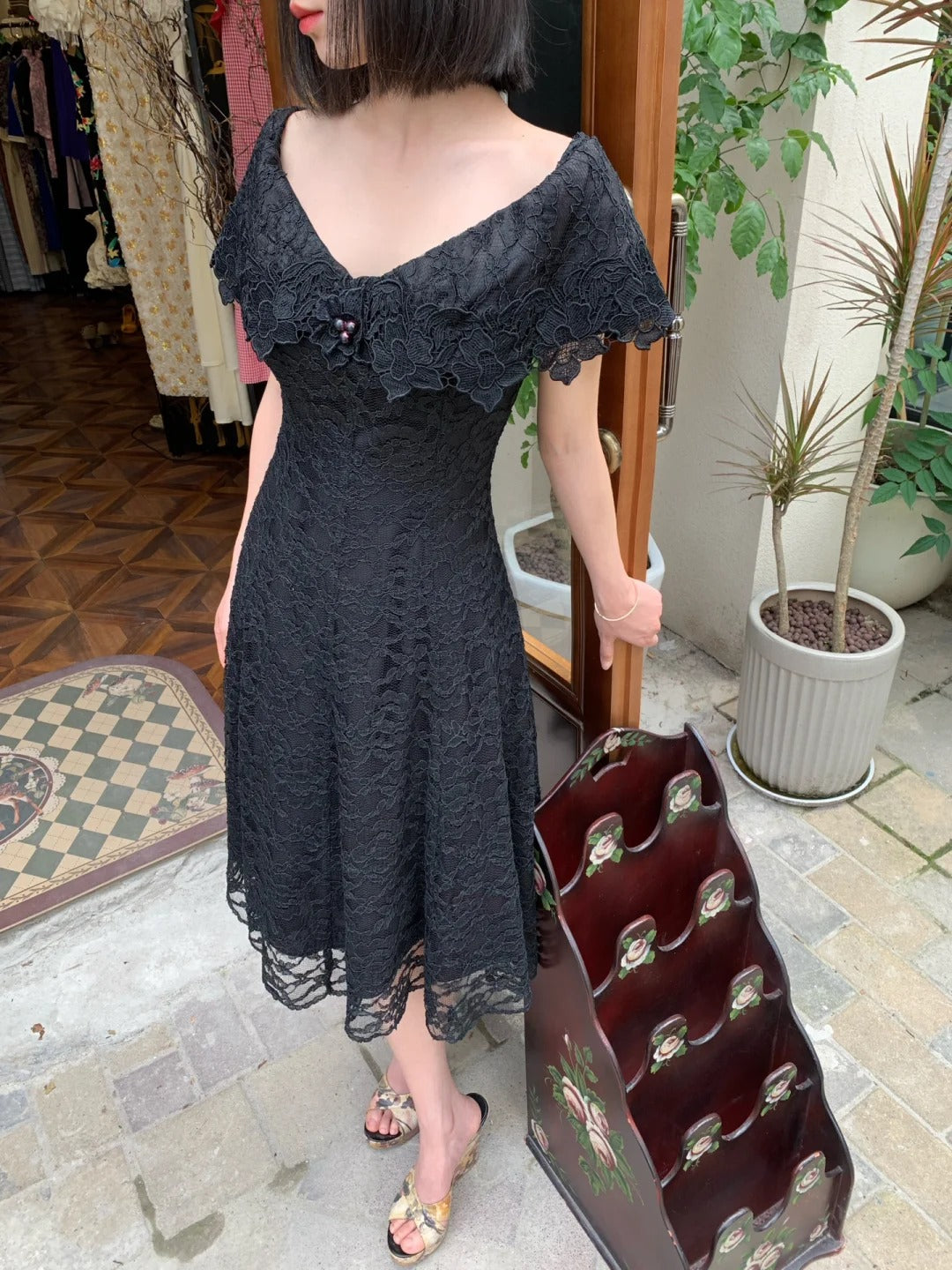 Vintage schwarzes V-Ausschnitt A-Linie Spitzen-Ballkleid Abendkleid P4823