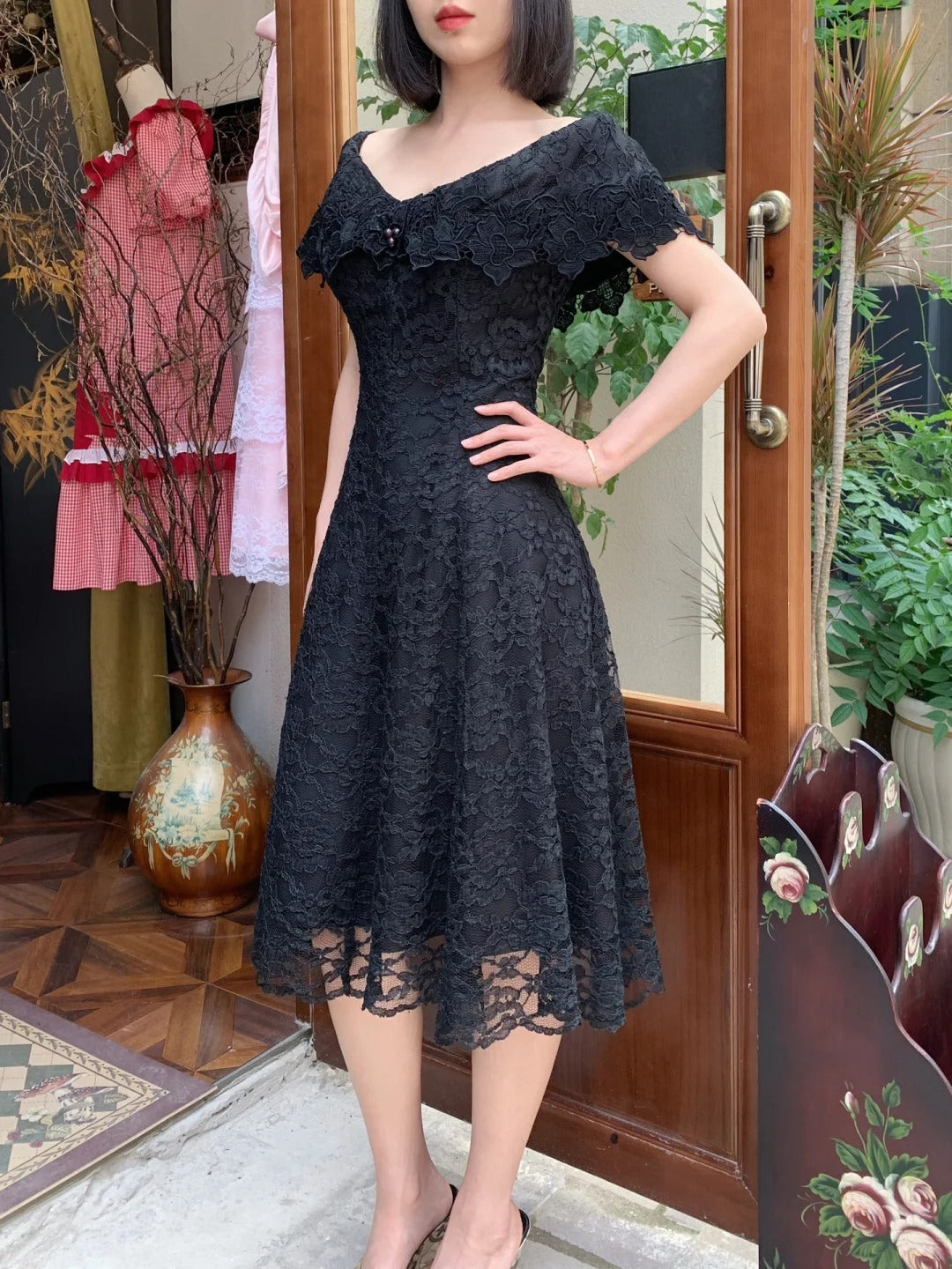 Vintage schwarzes V-Ausschnitt A-Linie Spitzen-Ballkleid Abendkleid P4823