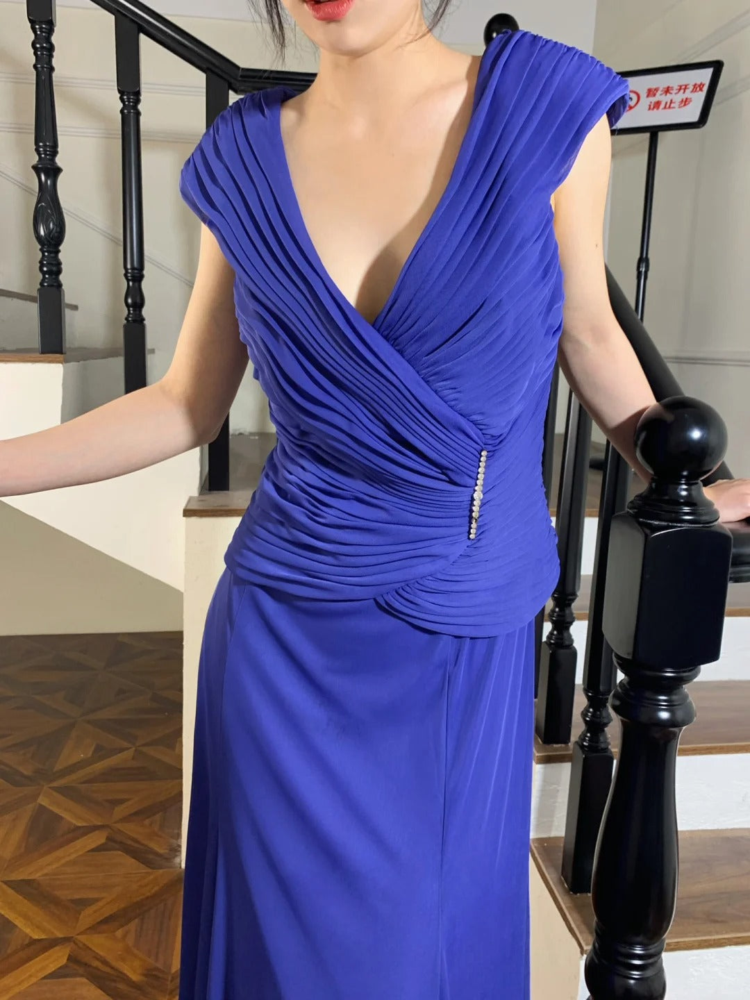 Elegantes königsblaues V-Ausschnitt Abendkleid mit Raffungen aus Chiffon, lang, P4824