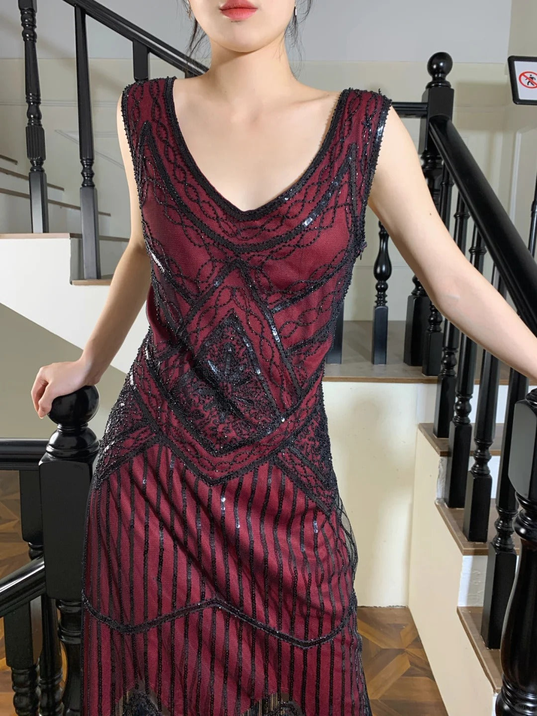 Vintage Burgund V-Ausschnitt Ärmelloses Perlen Pailletten Quasten Tüll Ballkleid Abendkleid P4825