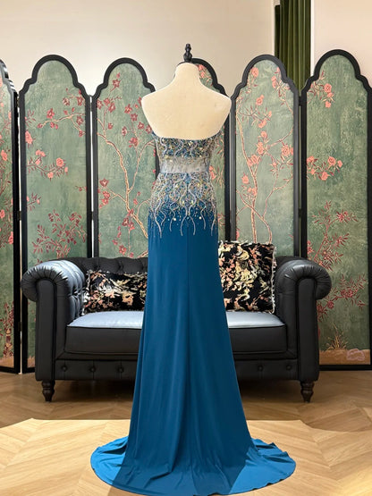 Luxuriöses, funkelndes, blaues trägerloses Satin-Abendkleid mit Perlen P4827