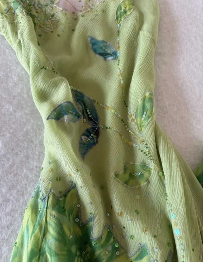 Frisches grünes ärmelloses Blätter-Pailletten-Chiffon-Ballkleid mit unregelmäßigem Saum P4834