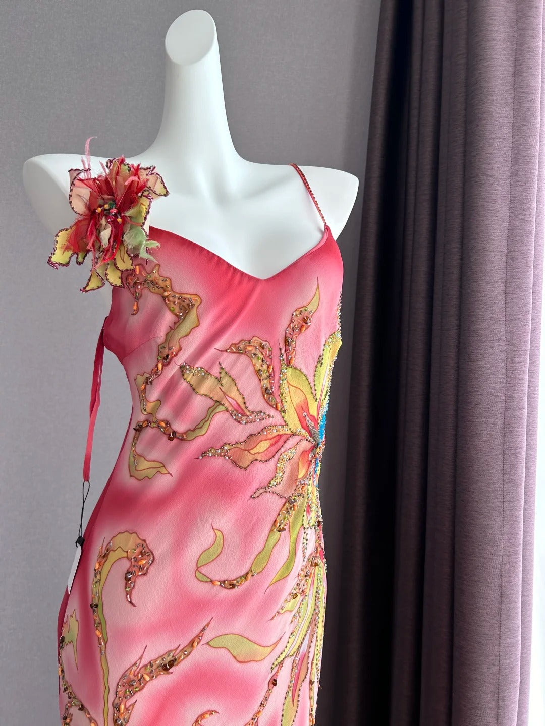 Verträumtes pinkes Ombré-Spaghettiträger-Kleid mit Perlen, unregelmäßigen Rüschen, Meerjungfrauen-Schnitt, Chiffon, langes Ballkleid, Abendkleid P4842