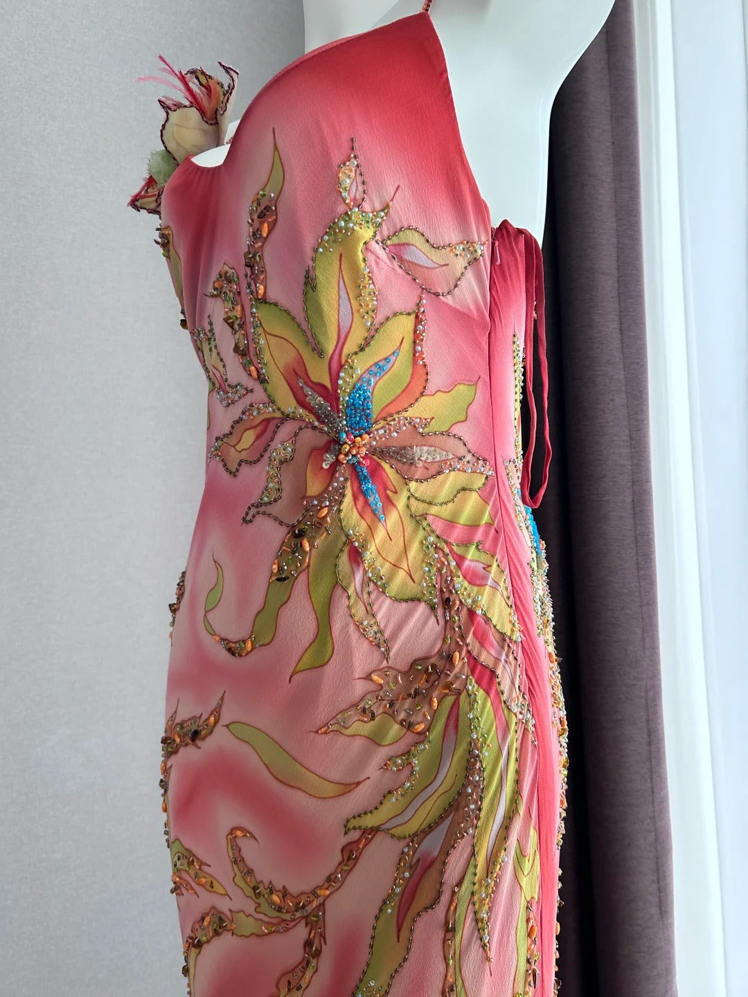 Verträumtes pinkes Ombré-Spaghettiträger-Kleid mit Perlen, unregelmäßigen Rüschen, Meerjungfrauen-Schnitt, Chiffon, langes Ballkleid, Abendkleid P4842
