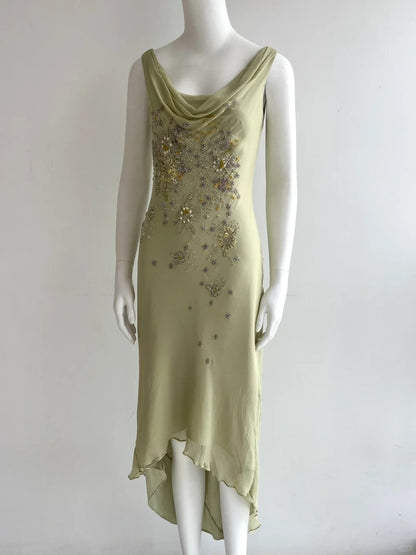 Elegantes ärmelloses Chiffon-Abendkleid mit Wasserfallausschnitt in Bohnengrün, mit Perlen bestickt P4846