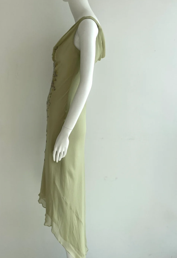 Elegantes ärmelloses Chiffon-Abendkleid mit Wasserfallausschnitt in Bohnengrün, mit Perlen bestickt P4846