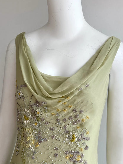 Elegantes ärmelloses Chiffon-Abendkleid mit Wasserfallausschnitt in Bohnengrün, mit Perlen bestickt P4846