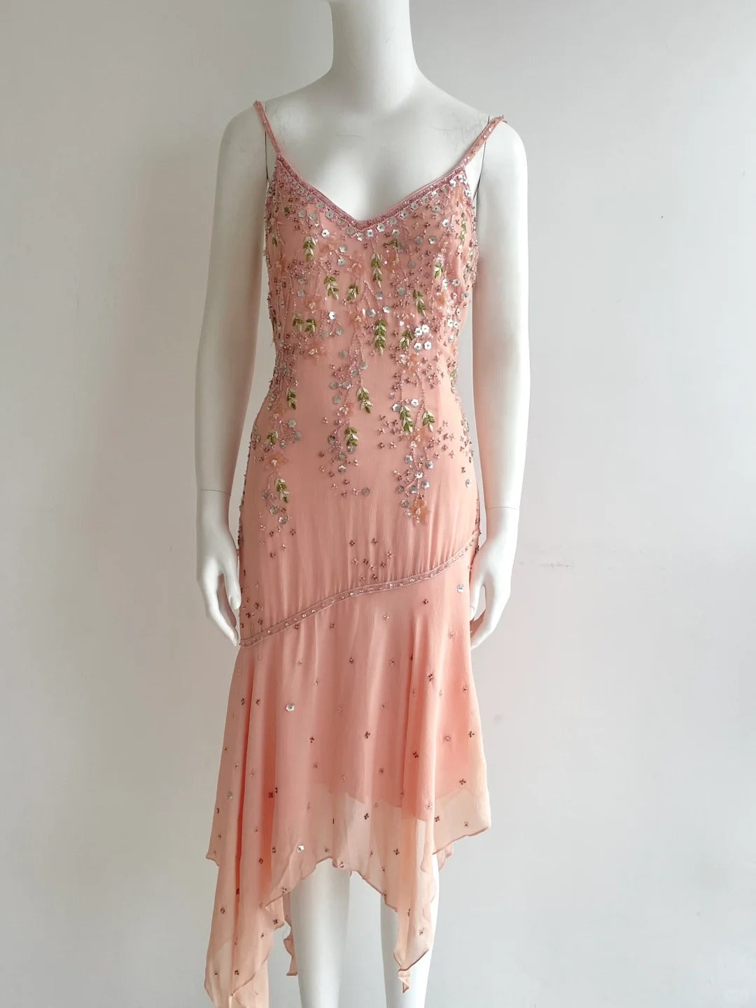Wunderschönes pinkes Spaghettiträger-Perlen-Kleid aus Chiffon mit unregelmäßigem Saum für den Abschlussball / Geburtstag P4847