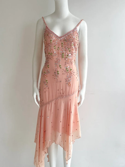 Belle robe de soirée/anniversaire en mousseline de soie rose irrégulière avec bretelles fines et perles P4847