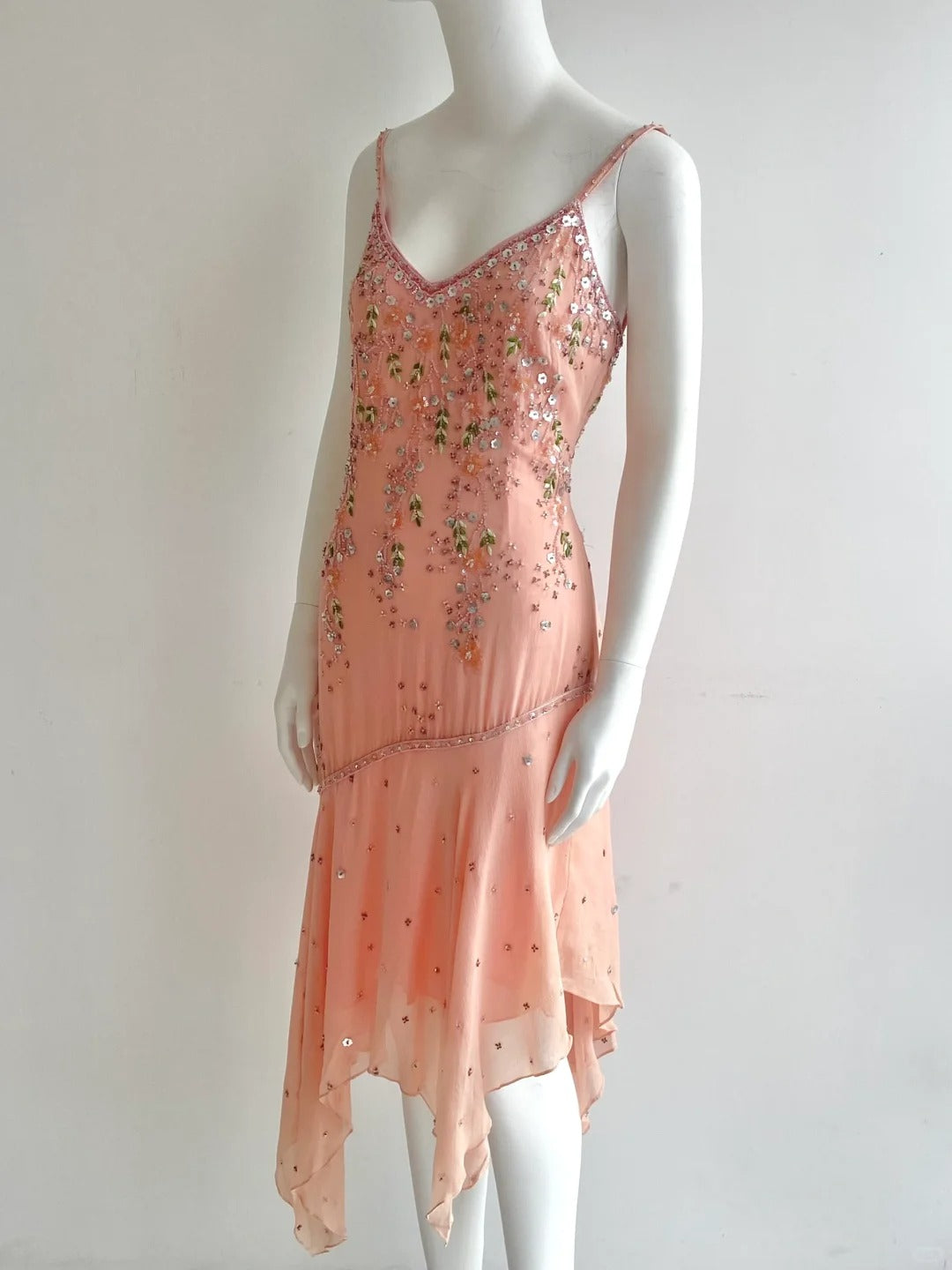 Wunderschönes pinkes Spaghettiträger-Perlen-Kleid aus Chiffon mit unregelmäßigem Saum für den Abschlussball / Geburtstag P4847