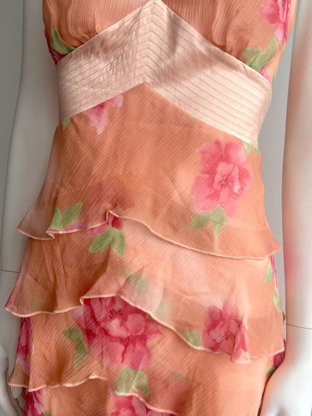 Vintage orange pinkes Neckholder-Kleid mit Print, mehrlagigen Rüschen und Chiffon für den Abschlussball P4848