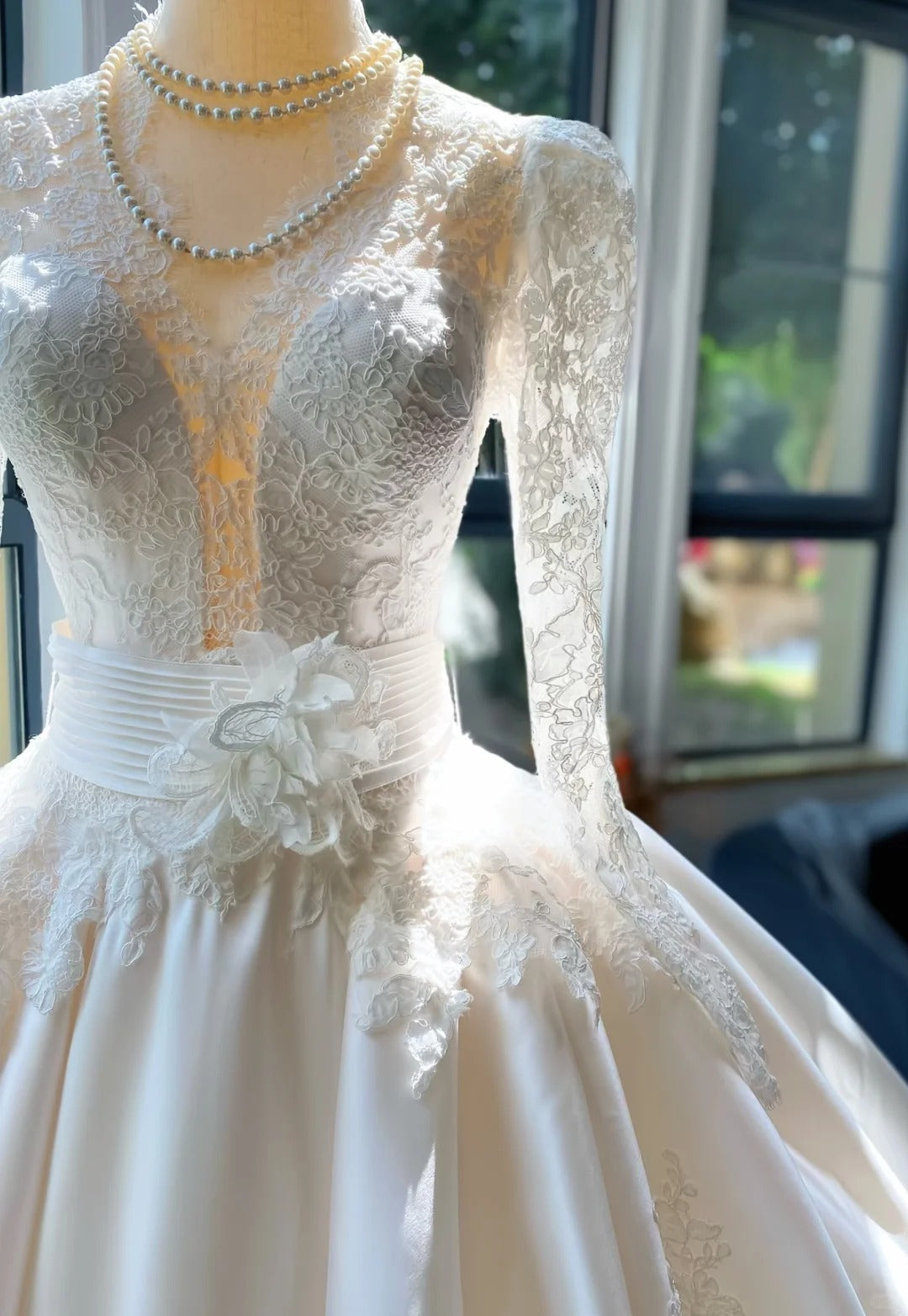 Vintage Palace Ivory Long Sleeve Lace V-Neck Satin Floor-Length Ball Gown Wedding Dress P4085