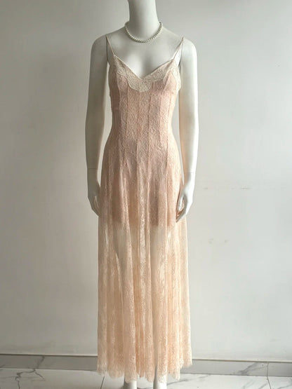 Elegantes pinkes, langes Abendkleid mit V-Ausschnitt, Spaghettiträgern und Spitze P4852