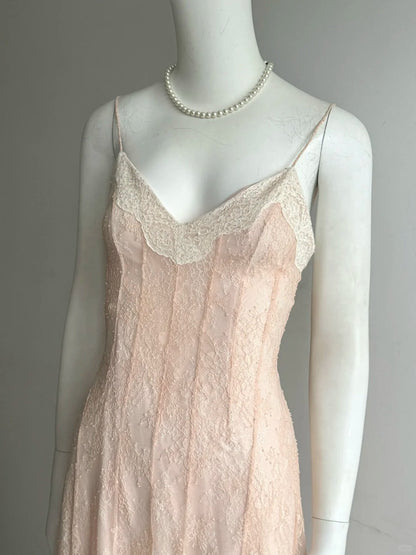 Elegantes pinkes, langes Abendkleid mit V-Ausschnitt, Spaghettiträgern und Spitze P4852