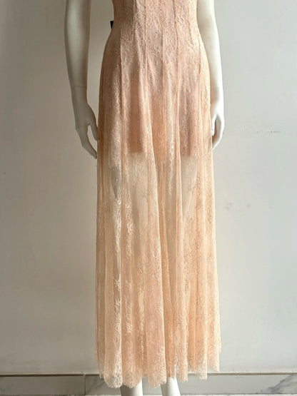 Elegantes pinkes, langes Abendkleid mit V-Ausschnitt, Spaghettiträgern und Spitze P4852