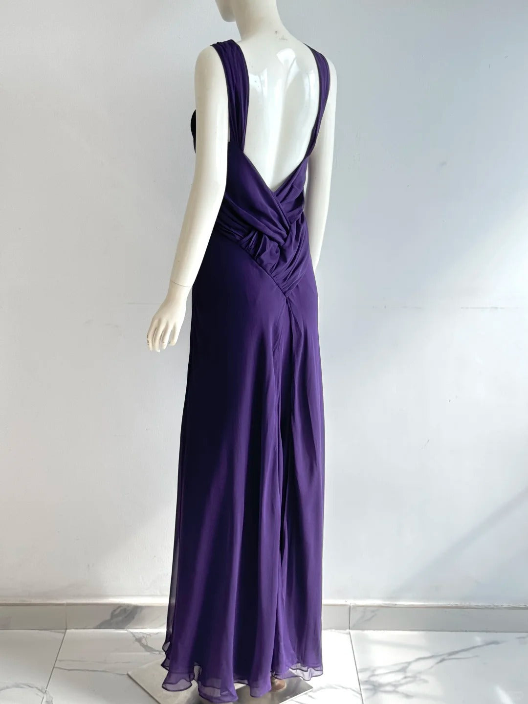 Charmantes lila Neckholder-Abendkleid mit geknoteter Raffung aus Chiffon P4853