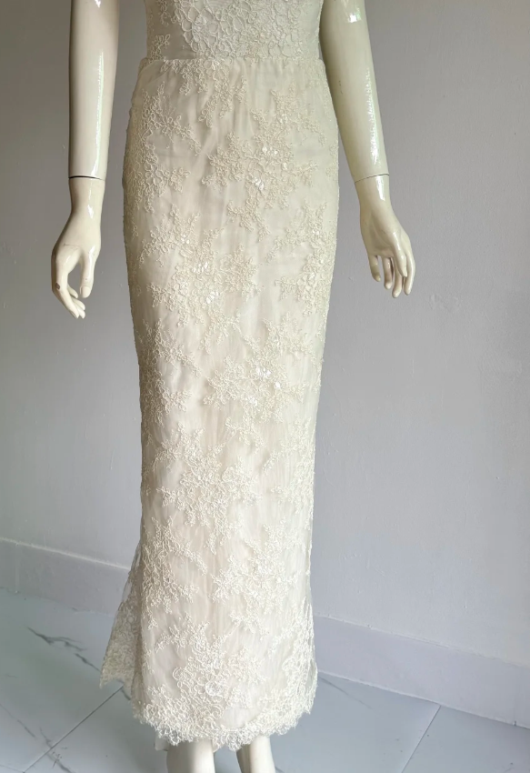Elegantes weißes Spitzen-Meerjungfrauen-Abendkleid mit langen Wickelrock für den Abschlussball P4855