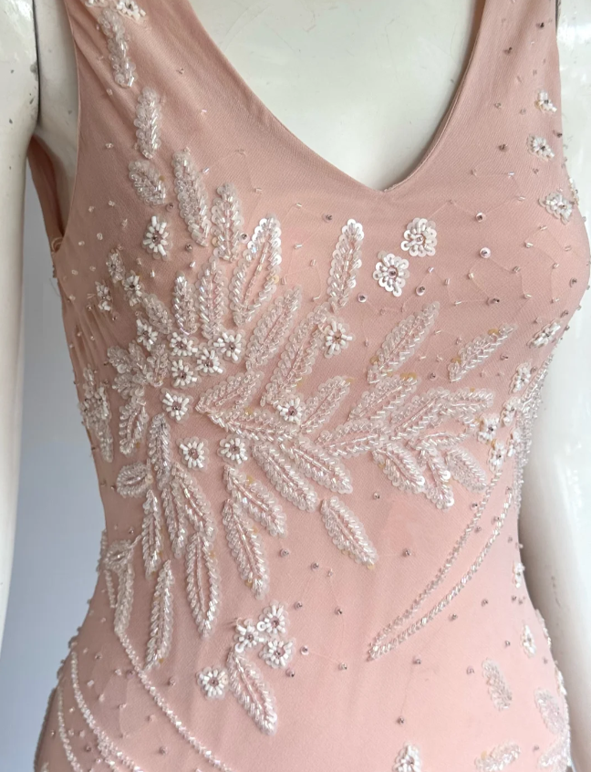 Süßes rosa Pailletten-Perlen V-Ausschnitt unregelmäßiges Meerjungfrauen-Chiffon-Ballkleid Abendkleid P4856