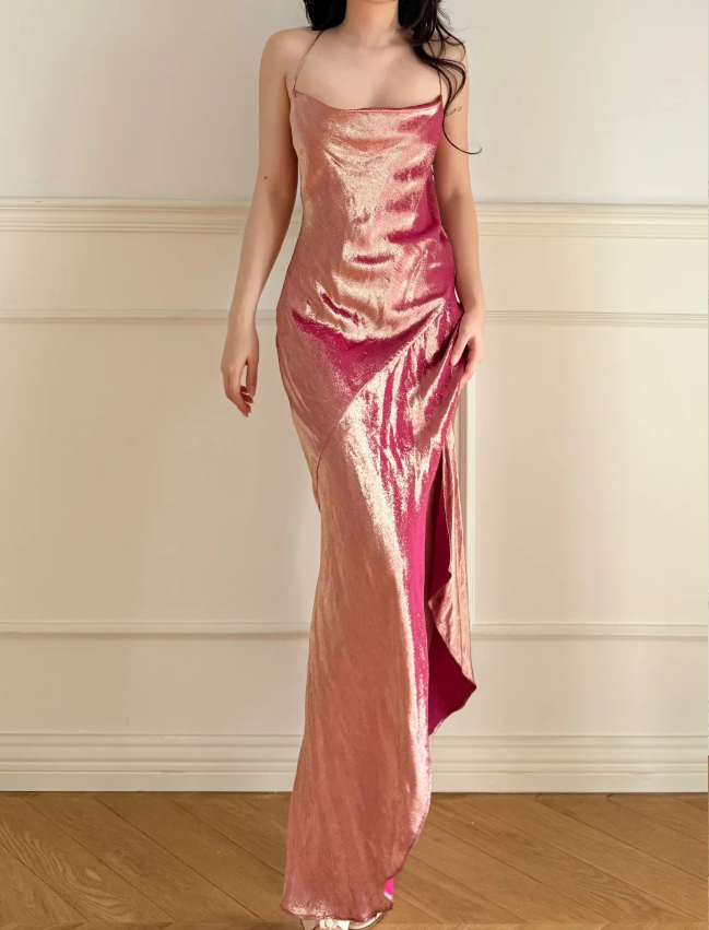 Atemberaubendes rosa langes Ballkleid aus Satin mit Wasserfallausschnitt, Schlitz und geschnürter Rückenpartie P4864